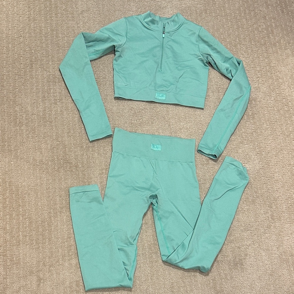 Bo + Tee Teal Long Sleeve Zip Up Gym Top + Matching Leggings NWOT